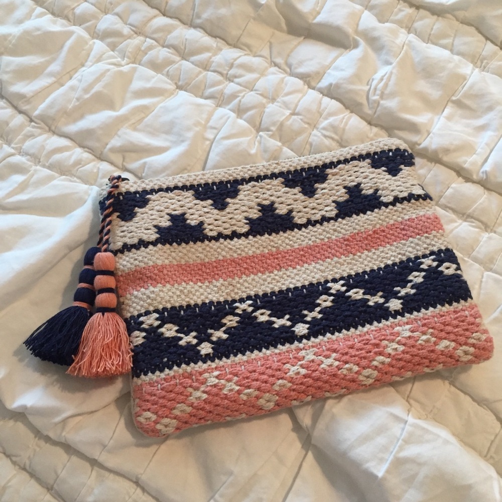 Woven clutch